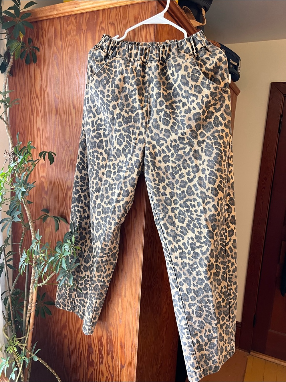 Le Bon Shoppe Arc Pants in Leopard - Picture 3 of 3